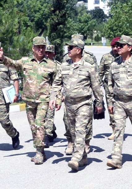 По поручению Президента Азербайджана проводится проверка воинских частей (Фото)