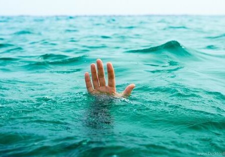 В Баку дедушка и внучка утонули в море