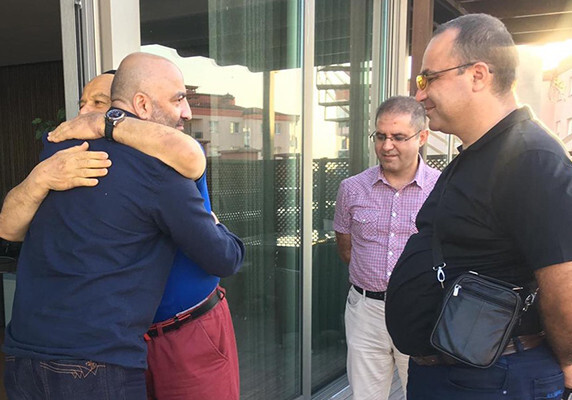 Азербайджанский бизнесмен навестил в турецкой клинике Ялчина Рзазаде (Фото)