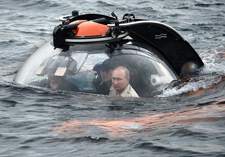 Путин в батискафе опустился на дно Финского залива (Видео)