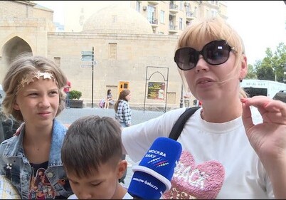 Российские туристы: «Обязательно приезжайте в Баку, это рай!» (Видео)