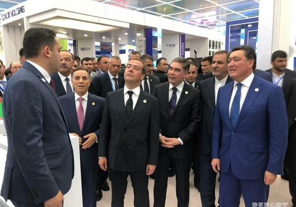 Президент Туркменистана ознакомился со стендом Азербайджана в рамках выставки (Фото)