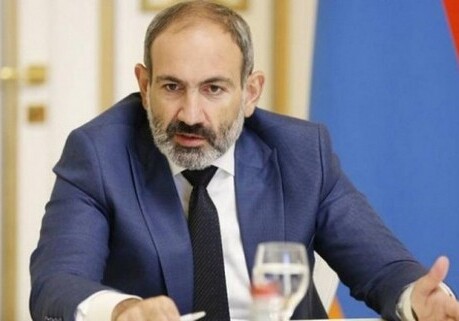 Пашинян уволил двух советников и одного помощника