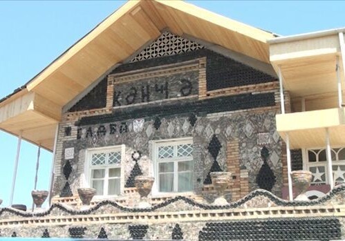 Знаменитый Бутылочный дом в Гяндже ремонтируется (Видео)