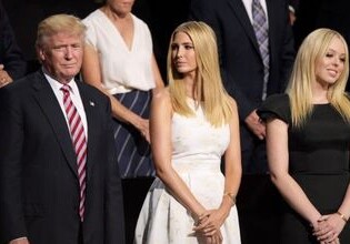 Трамп уволил помощницу после слов о его дочерях