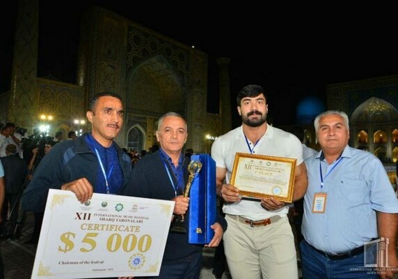 Азербайджанский певец признан лучшим на международном фестивале (Фото)