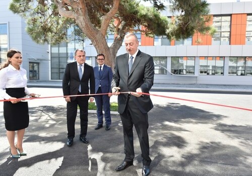 Президент Ильхам Алиев принял участие в открытии Бакинского центра профобразования  (Фото-Обновлено)