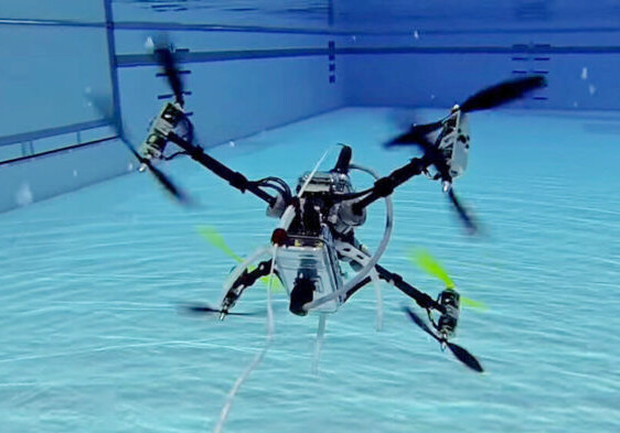 Создан дрон, который может и летать, и плавать (Видео)