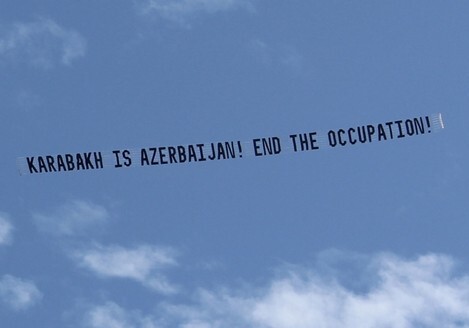 Во время визита Пашиняна в Лос-Анджелес в небо поднялись самолеты с баннерами «Карабах - это Азербайджан» (Фото-Видео)
