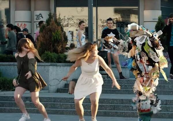 Креативно и эффективно: новый способ бороться с теми, кто мусорит на улицах Баку (Видео) 