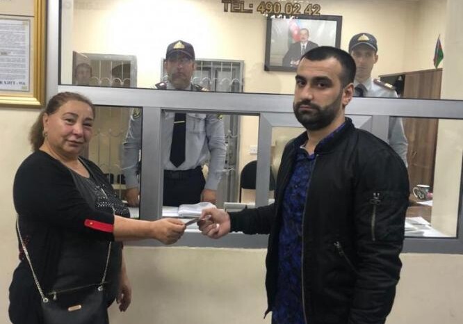 Мужчина, нашедший 400 манатов в бакинском метро, вернул деньги владельцу