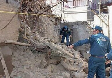 В Армении из-за оползня обрушилось здание, под завалами остались люди