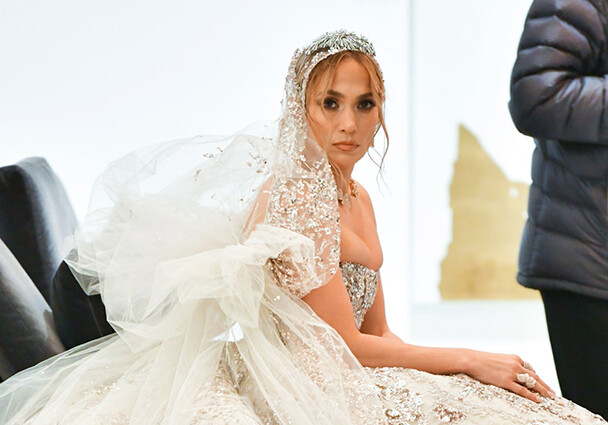«Женись на мне»: Дженнифер Лопес появилась в свадебном платье (Фото)