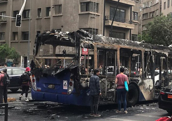 В столице Чили прошли погромы из-за повышения цен на метро, есть погибшие
