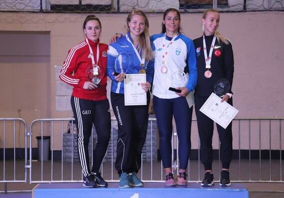 Саблистка сборной Азербайджана завоевала золотую медаль на международном турнире
