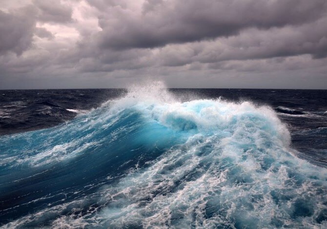 SOCAR: В связи с погодными условиями 150 нефтяников будут эвакуированы с моря