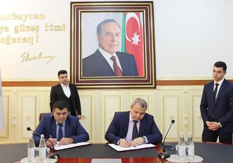 Администрация и профсоюзный комитет БГУ подписали коллективный договор (Фото)