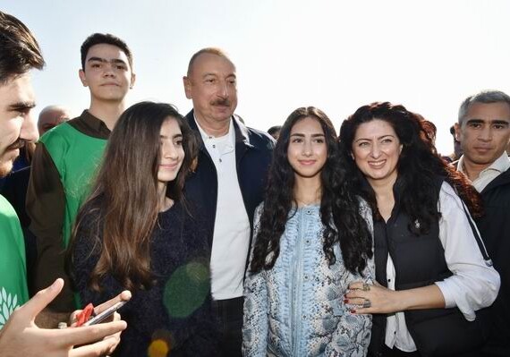 Президент Ильхам Алиев откликнулся на просьбу молодого человека (Видео)