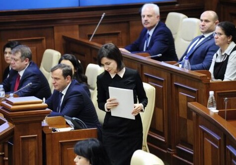 Парламент Молдовы выразил вотум недоверия правительству 