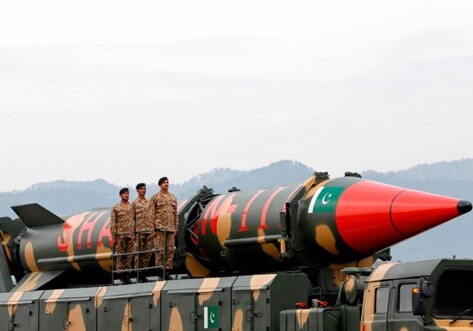 Пакистан испытал баллистическую ракету, способную нести ядерное оружие (Видео)