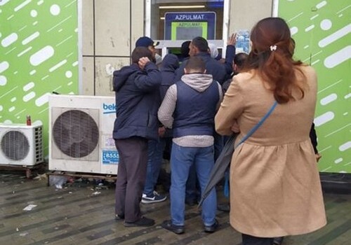 Кредит за 10 секунд: в Баку появились автоматы, раздающие деньги в долг?