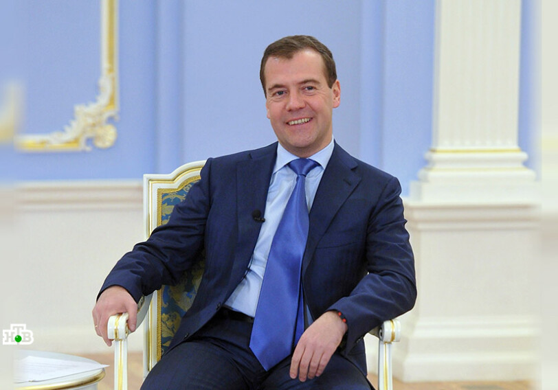 Медведев поздравил премьер-министра Азербайджана с днем рождения