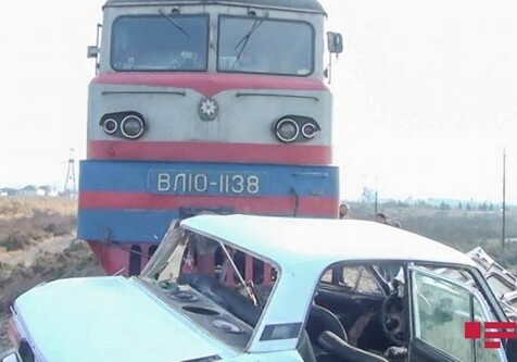В Саатлы поезд раздавил легковушку, погибли два человека (Фото-Видео-Обновлено)