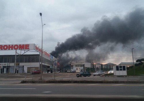 Пожар на рынке стройматериалов в Баку: три человека госпитализированы (Фото-Видео-Обновлено)