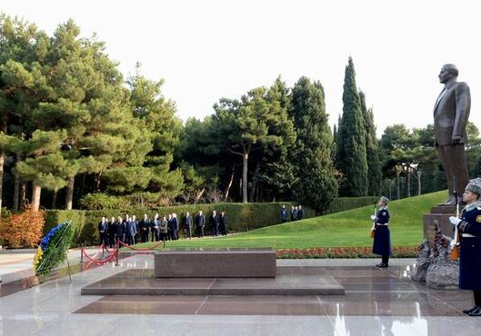 Президент Украины Владимир Зеленский посетил могилу великого лидера Гейдара Алиева (Фото)