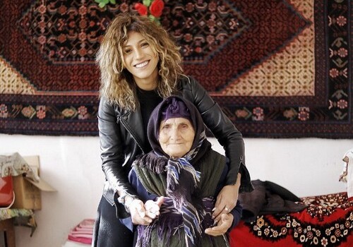 Ройа отремонтирует дом бабушки, живущей в приграничном с Арменией селе (Фото-Видео)