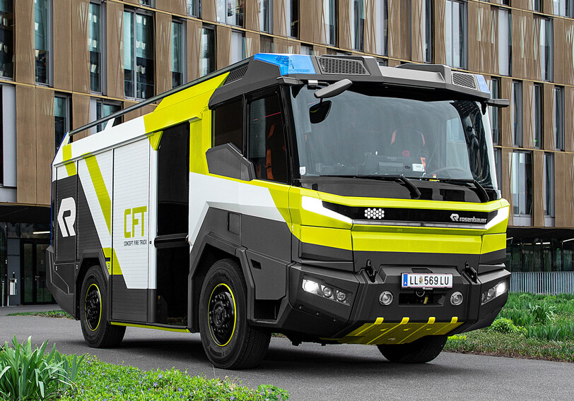 В Сети показали первую в мире серийную пожарную машину на «батарейках»