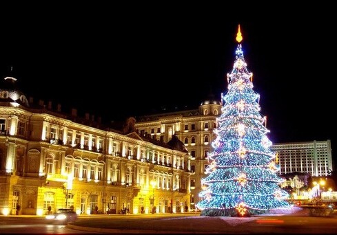Баку в Топ-5 рейтинга стран СНГ с самыми высокими новогодними елками