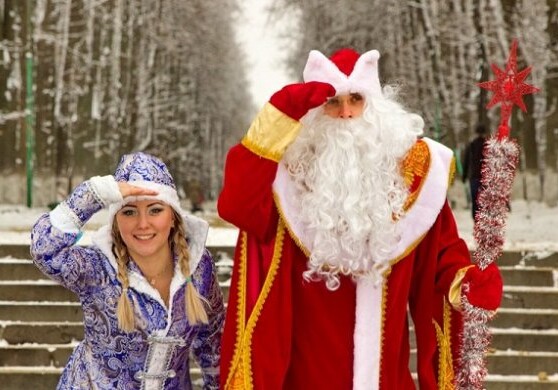 В Баку стало меньше Дедов Морозов и Снегурочек?