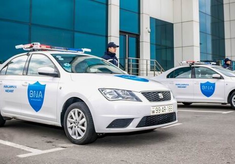 Незаконную парковку в Баку будут контролировать спецавтомобили БТА (Видео)