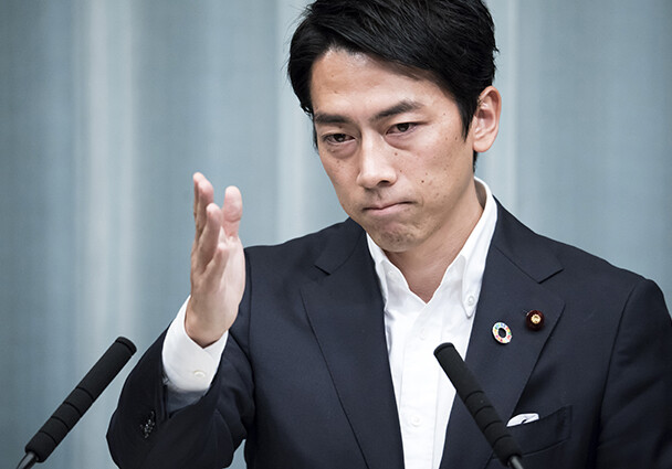 Японский министр-мужчина впервые в истории страны уйдет в декрет 