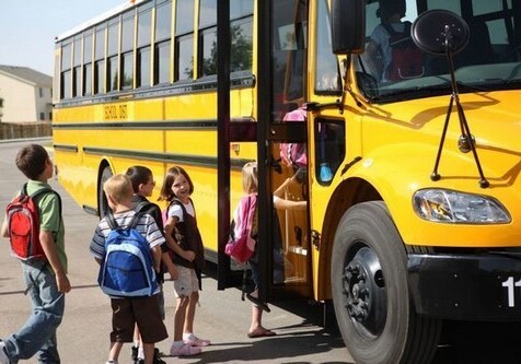 В Баку школам с большим числом учащихся будут выделены автобусы