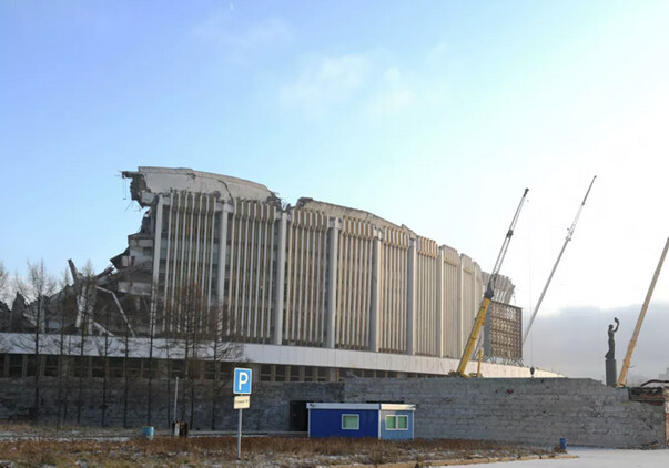 Обрушилась крыша спортивно-концертного комплекса «Петербургский» (Видео)