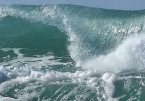 Высота волн в Каспийском море составила 6 метров