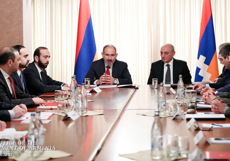 В оккупированном Карабахе прошло совместное заседание «Совбезов» с участием Пашиняна