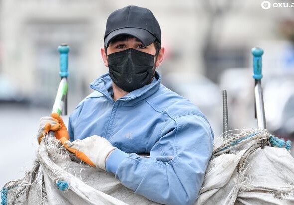 Жители Баку надели медицинские маски - ФОТОРЕПОРТАЖ