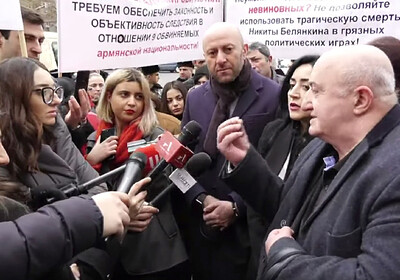У посольства России в Ереване началась акция протеста из-за убийства спецназовца