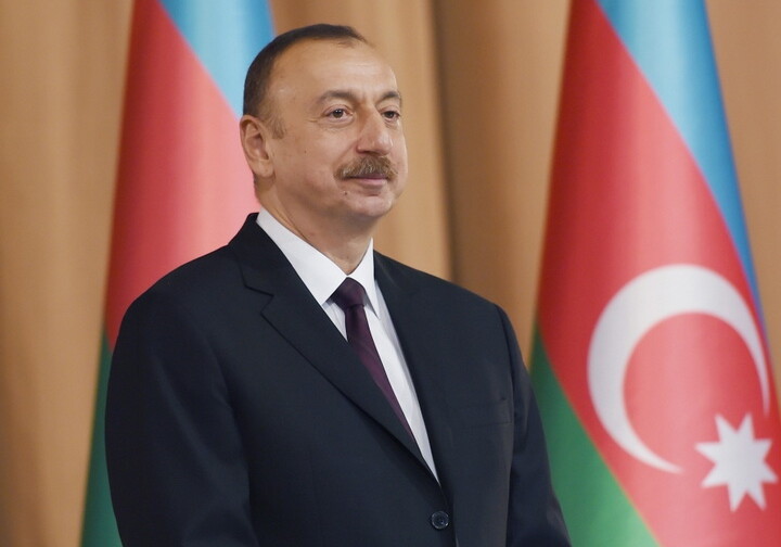 Ильхам Алиев поздравил Азербайджанское общество Красного Полумесяца с юбилеем