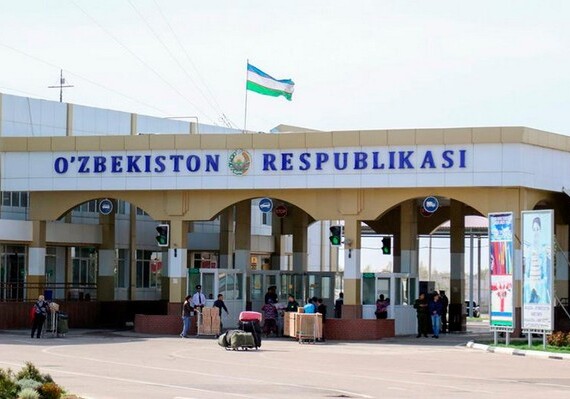 Узбекистан закрывает границу и вводит штраф за неношение масок