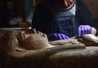 Под мумией, которую не трогали почти 100 лет, найдено изображение египетской богини мертвых Аментет