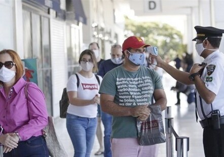 В Бразилии за сутки 1349 человек умерли от коронавируса