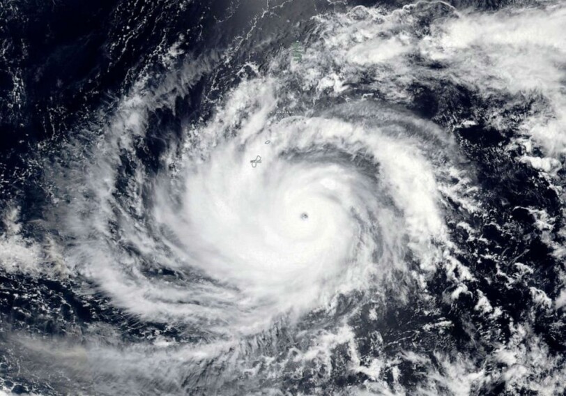На США надвигается мощнейший за 20 лет тайфун «Мавар»