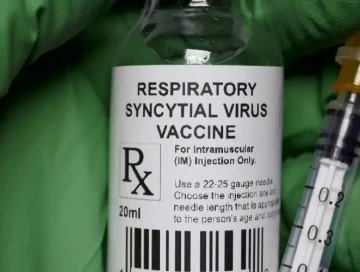 В США одобрили первую в мире вакцину от респираторно-синцитиального вируса
