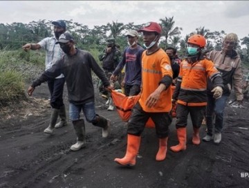 На острове Ява произошло извержение вулкана, погибло не менее 13 человек