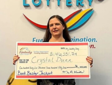 В США мать-одиночка выиграла в лотерею и поделилась выигрышем с 20 незнакомцами