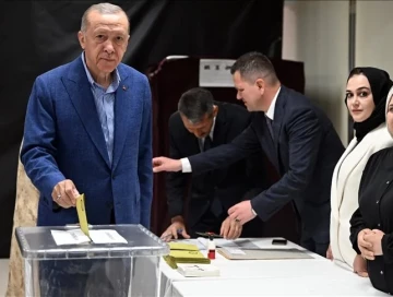 Эрдоган и Кылычдароглу проголосовали на выборах президента Турции (Видео)